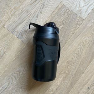 Under Armour 64oz Playmaker Jug Black
